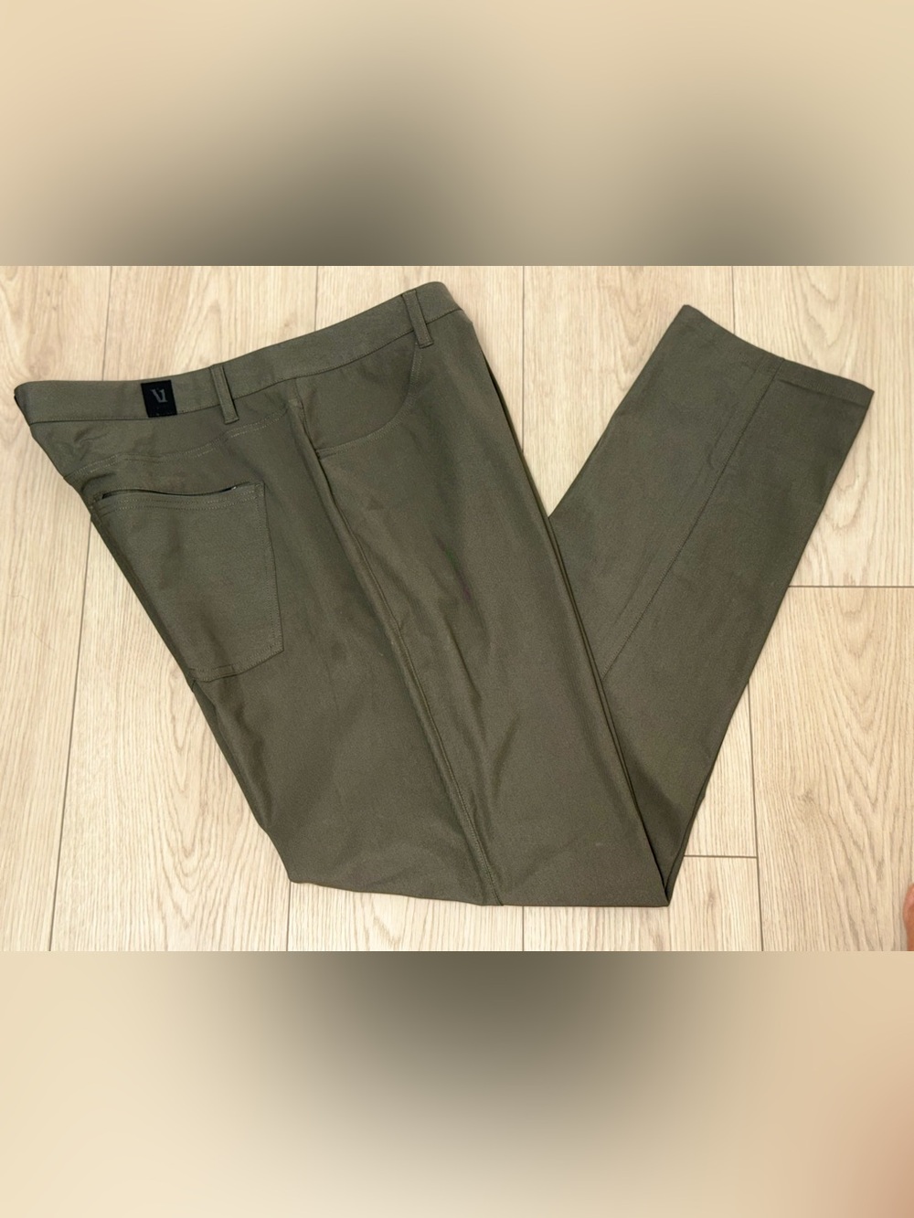 Vuori Aim Mens 38x30 Dark Olive Slim Fit Stretch Chino Travel Performance pants